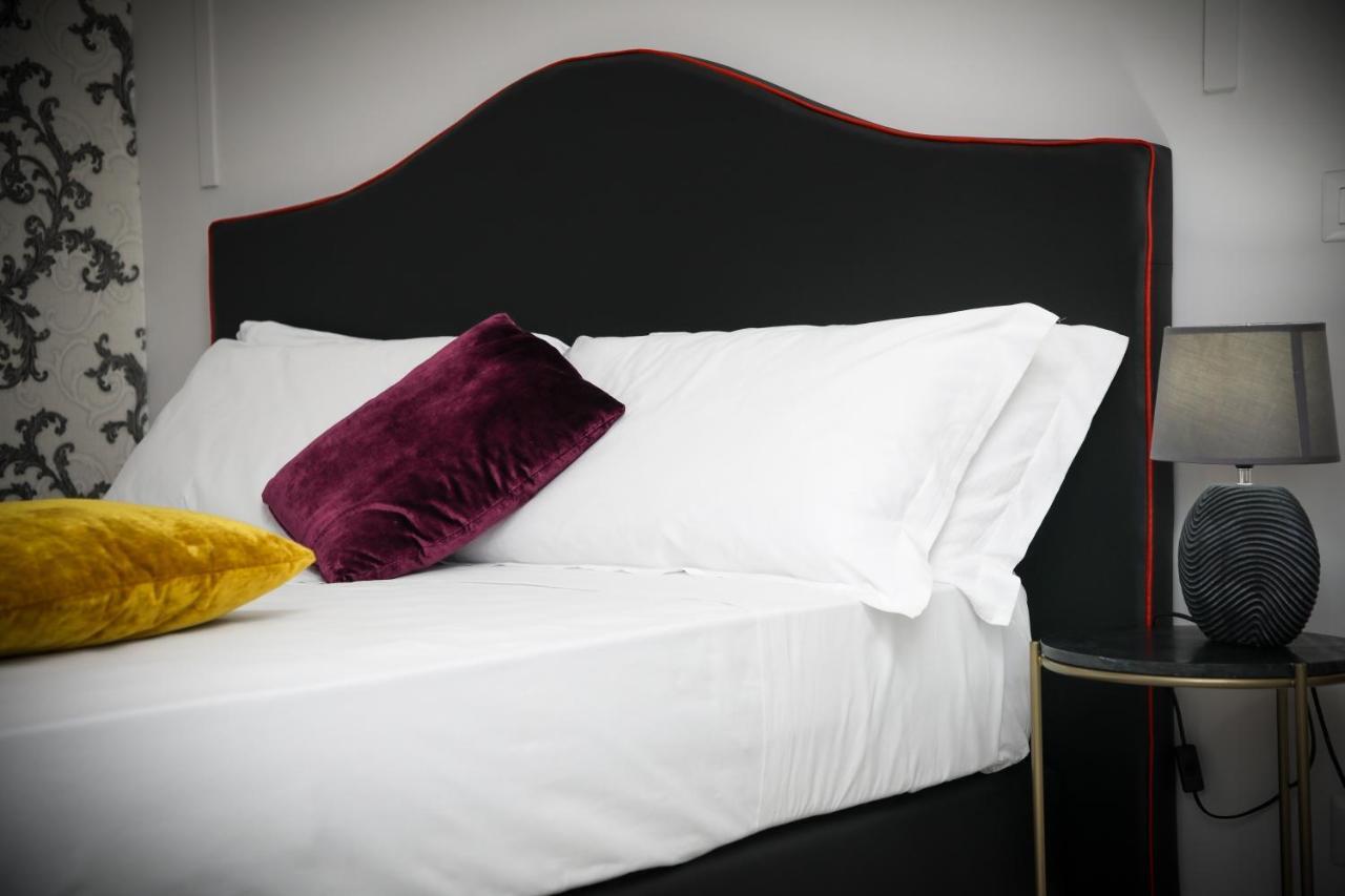 Principessa Isabella Luxury Rooms Salerno Exterior foto
